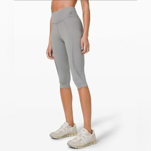 lululemon Gloss Trim High Rise Crop (17"), Size 8